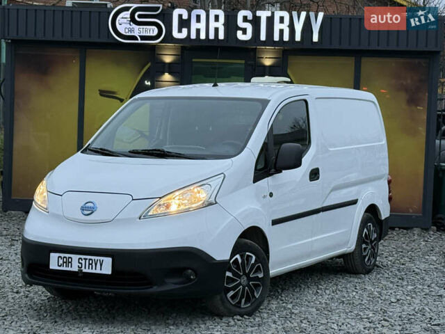 Белый Ниссан e-NV200, объемом двигателя 0 л и пробегом 145 тыс. км за 12700 $, фото 1 на Automoto.ua