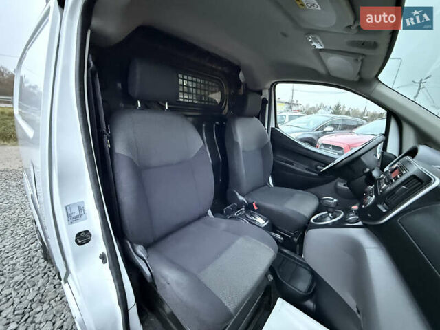 Белый Ниссан e-NV200, объемом двигателя 0 л и пробегом 145 тыс. км за 12700 $, фото 23 на Automoto.ua