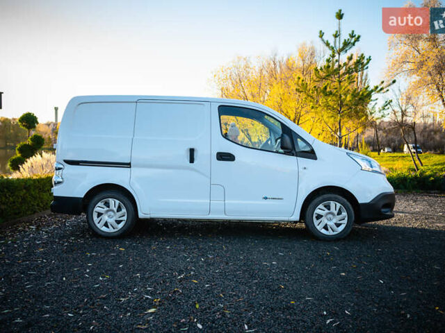 Білий Ніссан e-NV200, об'ємом двигуна 0 л та пробігом 49 тис. км за 14600 $, фото 12 на Automoto.ua