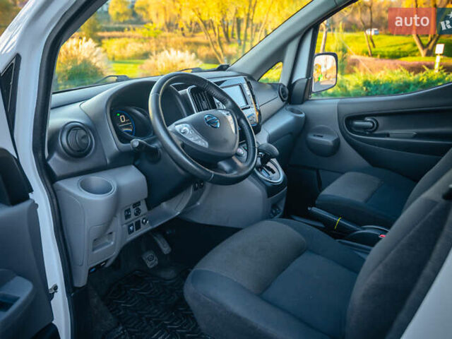 Білий Ніссан e-NV200, об'ємом двигуна 0 л та пробігом 49 тис. км за 14600 $, фото 16 на Automoto.ua