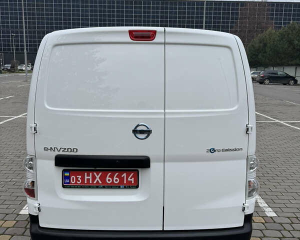Белый Ниссан e-NV200, объемом двигателя 0 л и пробегом 32 тыс. км за 13700 $, фото 4 на Automoto.ua