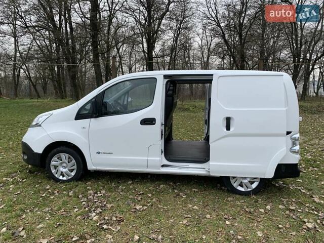 Білий Ніссан e-NV200, об'ємом двигуна 0 л та пробігом 92 тис. км за 12500 $, фото 15 на Automoto.ua