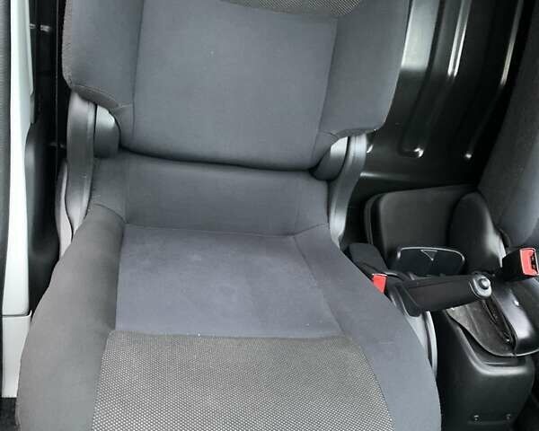 Білий Ніссан e-NV200, об'ємом двигуна 0 л та пробігом 92 тис. км за 12500 $, фото 41 на Automoto.ua