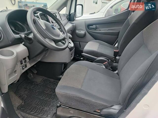 Белый Ниссан e-NV200, объемом двигателя 0 л и пробегом 80 тыс. км за 13500 $, фото 3 на Automoto.ua