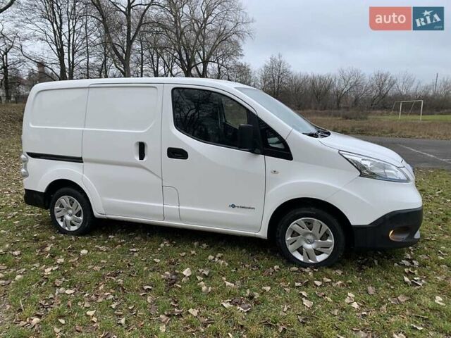 Білий Ніссан e-NV200, об'ємом двигуна 0 л та пробігом 92 тис. км за 12500 $, фото 4 на Automoto.ua