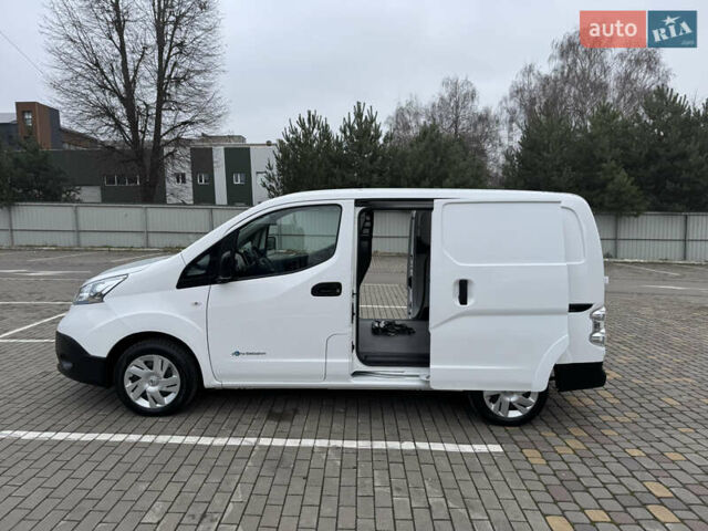 Белый Ниссан e-NV200, объемом двигателя 0 л и пробегом 32 тыс. км за 13700 $, фото 13 на Automoto.ua