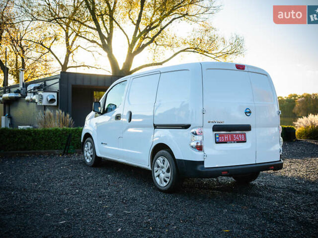 Білий Ніссан e-NV200, об'ємом двигуна 0 л та пробігом 49 тис. км за 14600 $, фото 5 на Automoto.ua