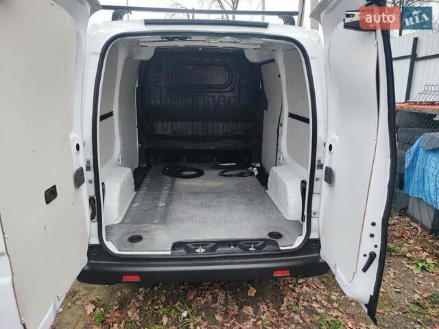 Белый Ниссан e-NV200, объемом двигателя 0 л и пробегом 80 тыс. км за 13500 $, фото 8 на Automoto.ua