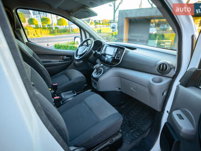 Білий Ніссан e-NV200, об'ємом двигуна 0 л та пробігом 49 тис. км за 14600 $, фото 15 на Automoto.ua