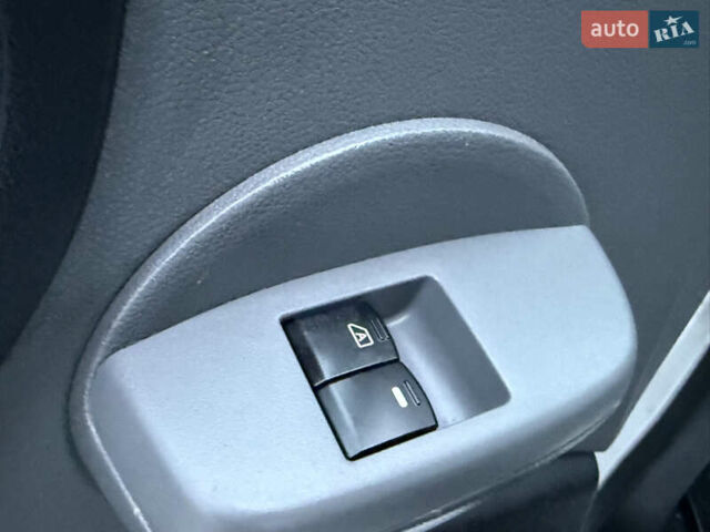 Белый Ниссан e-NV200, объемом двигателя 0 л и пробегом 145 тыс. км за 12700 $, фото 34 на Automoto.ua