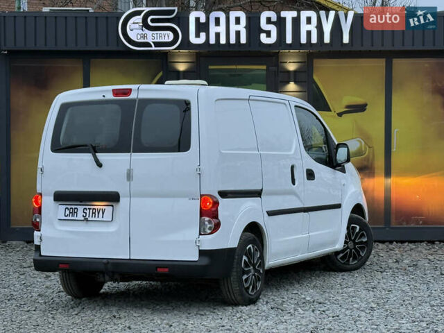 Белый Ниссан e-NV200, объемом двигателя 0 л и пробегом 145 тыс. км за 12700 $, фото 2 на Automoto.ua