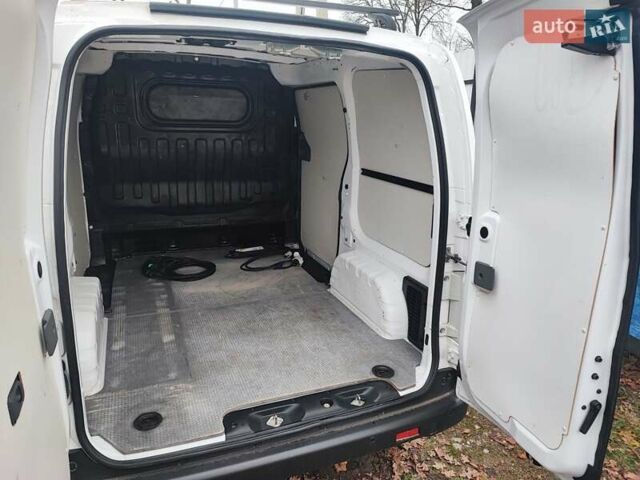 Белый Ниссан e-NV200, объемом двигателя 0 л и пробегом 80 тыс. км за 13500 $, фото 5 на Automoto.ua