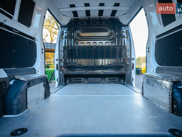 Білий Ніссан e-NV200, об'ємом двигуна 0 л та пробігом 49 тис. км за 14600 $, фото 9 на Automoto.ua