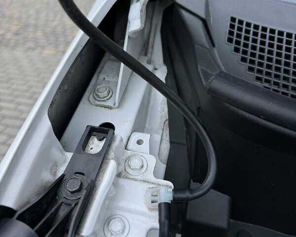 Белый Ниссан e-NV200, объемом двигателя 0 л и пробегом 32 тыс. км за 13700 $, фото 49 на Automoto.ua