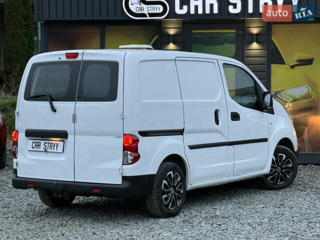 Белый Ниссан e-NV200, объемом двигателя 0 л и пробегом 145 тыс. км за 12700 $, фото 18 на Automoto.ua