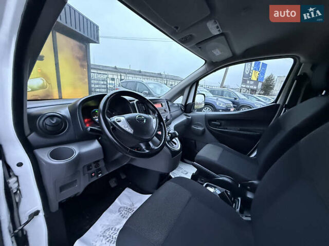 Белый Ниссан e-NV200, объемом двигателя 0 л и пробегом 145 тыс. км за 12700 $, фото 32 на Automoto.ua