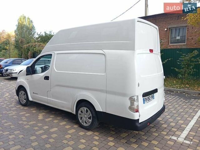 Білий Ніссан e-NV200, об'ємом двигуна 0 л та пробігом 61 тис. км за 12600 $, фото 9 на Automoto.ua