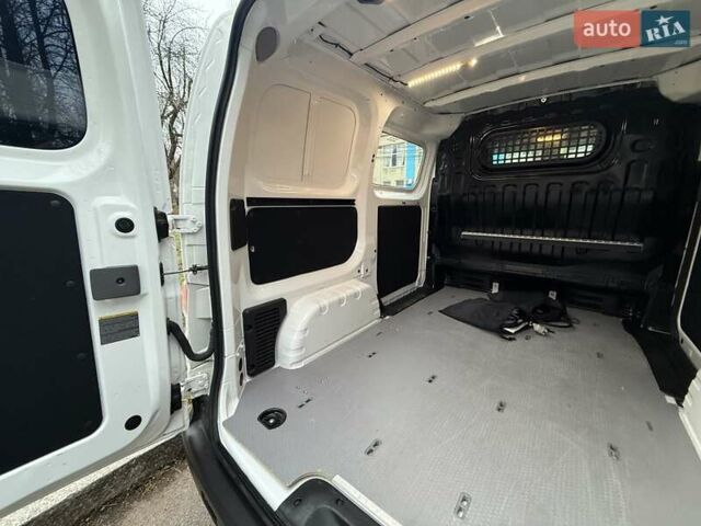 Білий Ніссан e-NV200, об'ємом двигуна 0 л та пробігом 27 тис. км за 16500 $, фото 47 на Automoto.ua