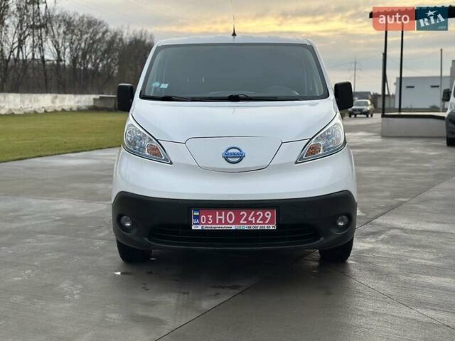 Белый Ниссан e-NV200, объемом двигателя 0 л и пробегом 4 тыс. км за 15399 $, фото 2 на Automoto.ua
