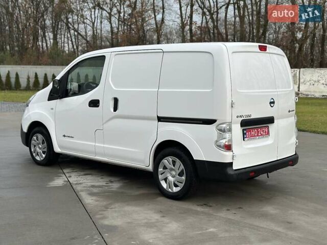 Белый Ниссан e-NV200, объемом двигателя 0 л и пробегом 4 тыс. км за 15399 $, фото 6 на Automoto.ua