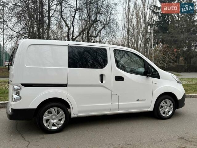 Білий Ніссан e-NV200, об'ємом двигуна 0 л та пробігом 27 тис. км за 16500 $, фото 6 на Automoto.ua