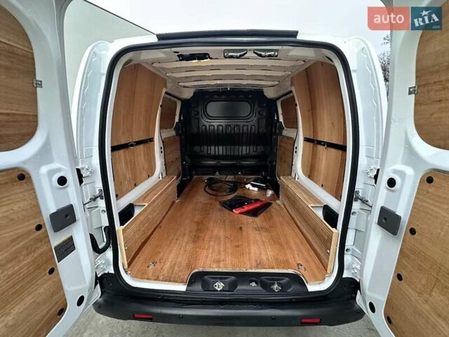 Белый Ниссан e-NV200, объемом двигателя 0 л и пробегом 4 тыс. км за 15399 $, фото 22 на Automoto.ua