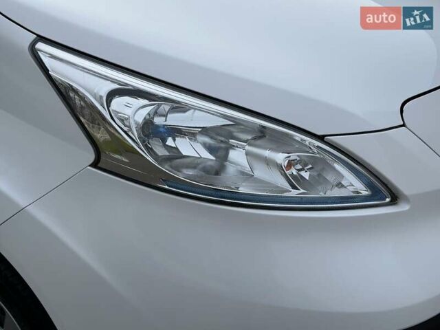 Белый Ниссан e-NV200, объемом двигателя 0 л и пробегом 4 тыс. км за 15399 $, фото 9 на Automoto.ua