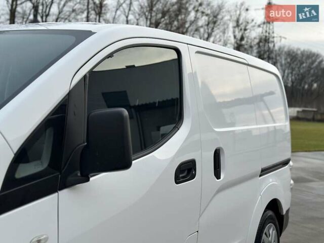 Белый Ниссан e-NV200, объемом двигателя 0 л и пробегом 4 тыс. км за 15399 $, фото 10 на Automoto.ua