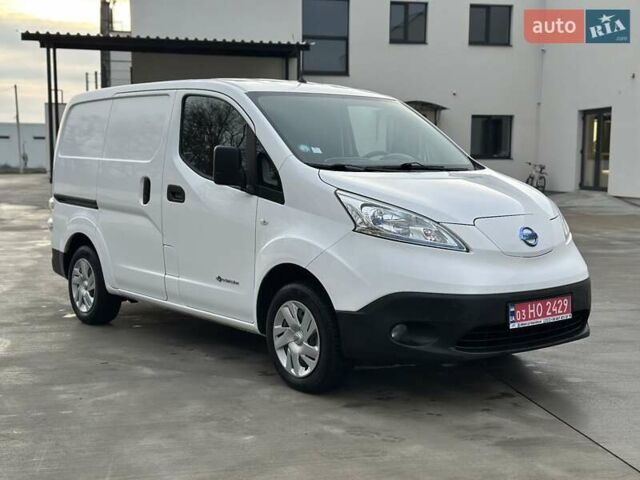 Белый Ниссан e-NV200, объемом двигателя 0 л и пробегом 4 тыс. км за 15399 $, фото 3 на Automoto.ua