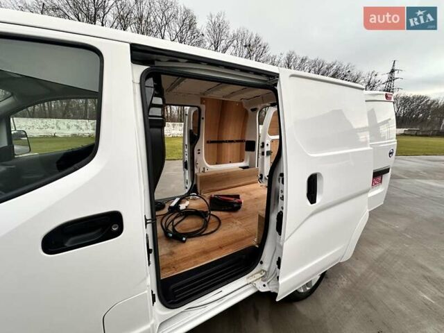 Белый Ниссан e-NV200, объемом двигателя 0 л и пробегом 4 тыс. км за 15399 $, фото 24 на Automoto.ua
