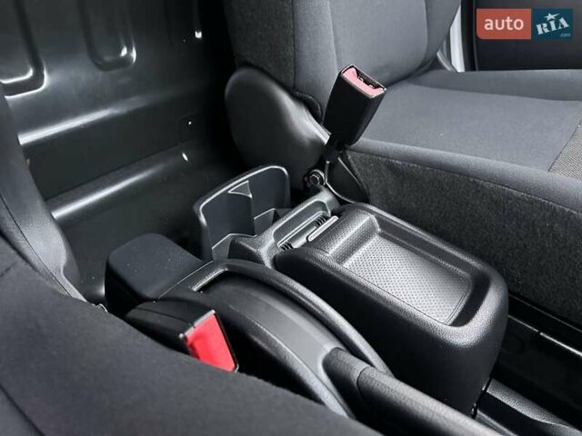 Белый Ниссан e-NV200, объемом двигателя 0 л и пробегом 4 тыс. км за 15399 $, фото 25 на Automoto.ua