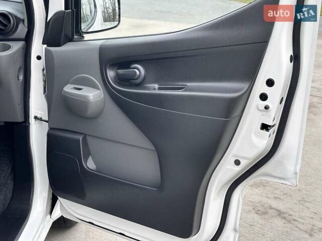 Белый Ниссан e-NV200, объемом двигателя 0 л и пробегом 38 тыс. км за 14999 $, фото 20 на Automoto.ua