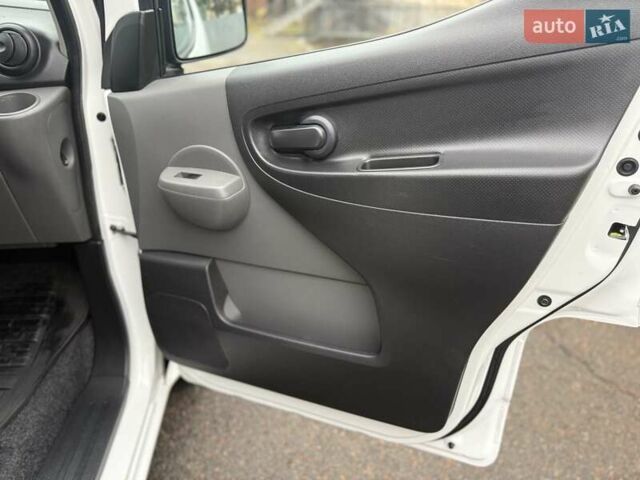 Білий Ніссан e-NV200, об'ємом двигуна 0 л та пробігом 48 тис. км за 15700 $, фото 21 на Automoto.ua