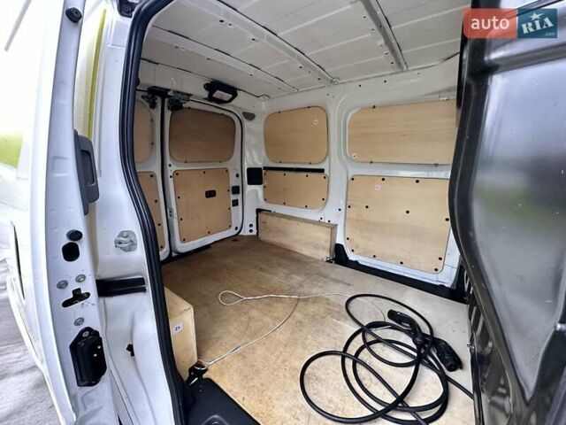 Белый Ниссан e-NV200, объемом двигателя 0 л и пробегом 38 тыс. км за 14999 $, фото 23 на Automoto.ua