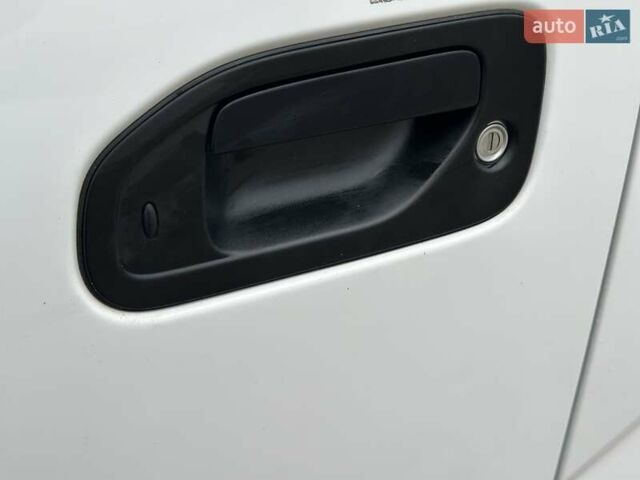 Белый Ниссан e-NV200, объемом двигателя 0 л и пробегом 38 тыс. км за 14999 $, фото 10 на Automoto.ua