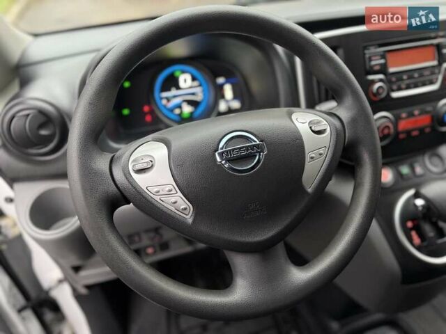 Білий Ніссан e-NV200, об'ємом двигуна 0 л та пробігом 48 тис. км за 15700 $, фото 13 на Automoto.ua