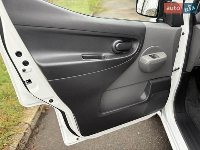 Білий Ніссан e-NV200, об'ємом двигуна 0 л та пробігом 48 тис. км за 15700 $, фото 10 на Automoto.ua