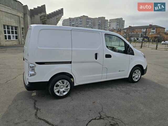 Білий Ніссан e-NV200, об'ємом двигуна 0 л та пробігом 43 тис. км за 18000 $, фото 7 на Automoto.ua