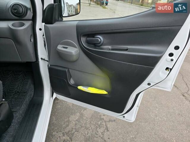 Білий Ніссан e-NV200, об'ємом двигуна 0 л та пробігом 43 тис. км за 18000 $, фото 23 на Automoto.ua