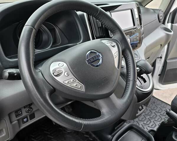 Білий Ніссан e-NV200, об'ємом двигуна 0 л та пробігом 43 тис. км за 18000 $, фото 25 на Automoto.ua