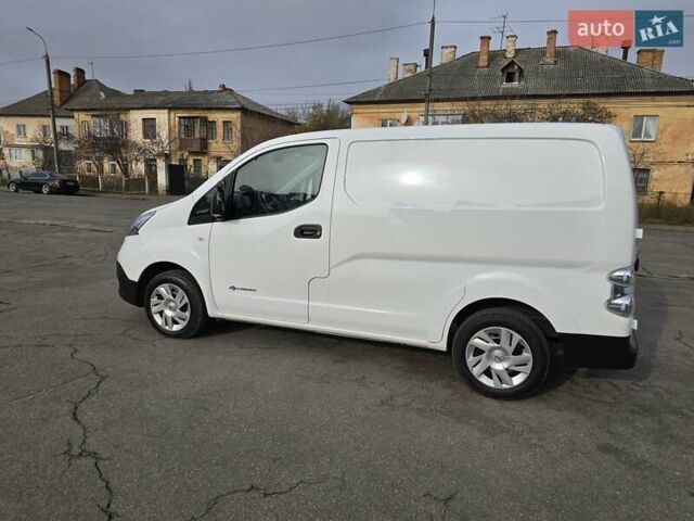 Білий Ніссан e-NV200, об'ємом двигуна 0 л та пробігом 43 тис. км за 18000 $, фото 1 на Automoto.ua