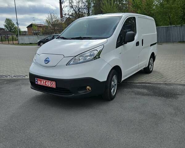 Білий Ніссан e-NV200, об'ємом двигуна 0 л та пробігом 96 тис. км за 12950 $, фото 4 на Automoto.ua