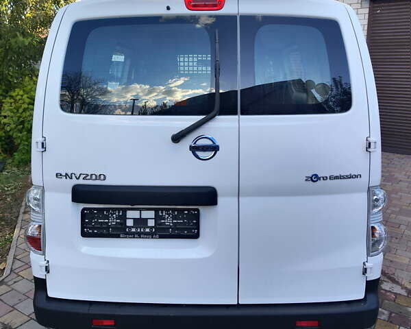 Белый Ниссан e-NV200, объемом двигателя 0 л и пробегом 45 тыс. км за 13999 $, фото 5 на Automoto.ua