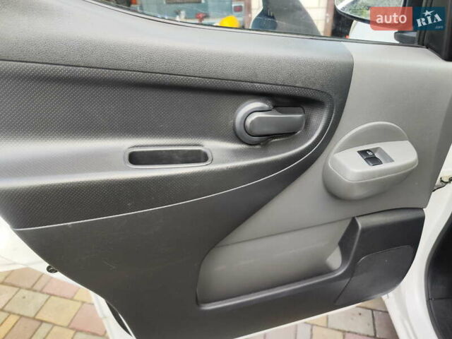 Белый Ниссан e-NV200, объемом двигателя 0 л и пробегом 45 тыс. км за 13999 $, фото 8 на Automoto.ua