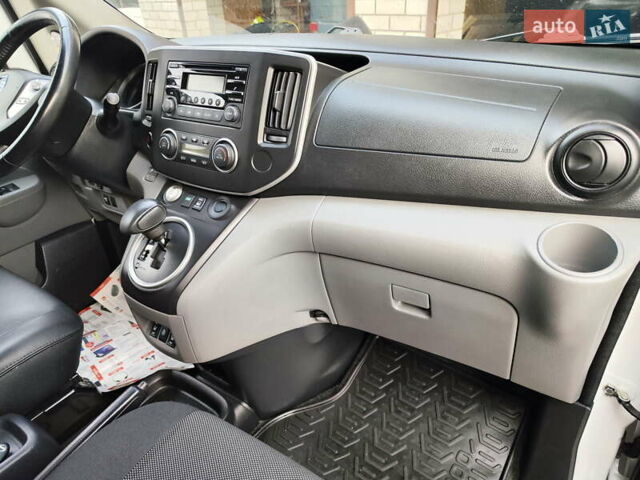 Белый Ниссан e-NV200, объемом двигателя 0 л и пробегом 45 тыс. км за 13999 $, фото 21 на Automoto.ua