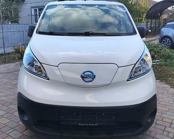 Белый Ниссан e-NV200, объемом двигателя 0 л и пробегом 45 тыс. км за 13999 $, фото 1 на Automoto.ua