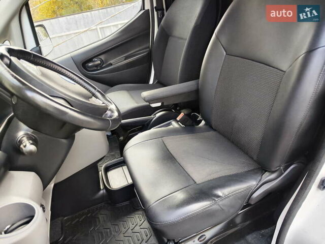 Белый Ниссан e-NV200, объемом двигателя 0 л и пробегом 45 тыс. км за 13999 $, фото 10 на Automoto.ua