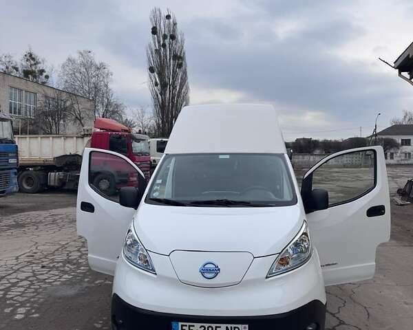 Белый Ниссан e-NV200, объемом двигателя 0 л и пробегом 49 тыс. км за 14500 $, фото 1 на Automoto.ua