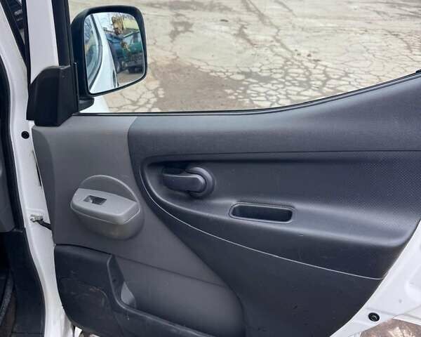 Белый Ниссан e-NV200, объемом двигателя 0 л и пробегом 49 тыс. км за 14500 $, фото 17 на Automoto.ua