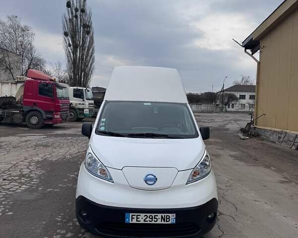 Белый Ниссан e-NV200, объемом двигателя 0 л и пробегом 49 тыс. км за 14500 $, фото 19 на Automoto.ua